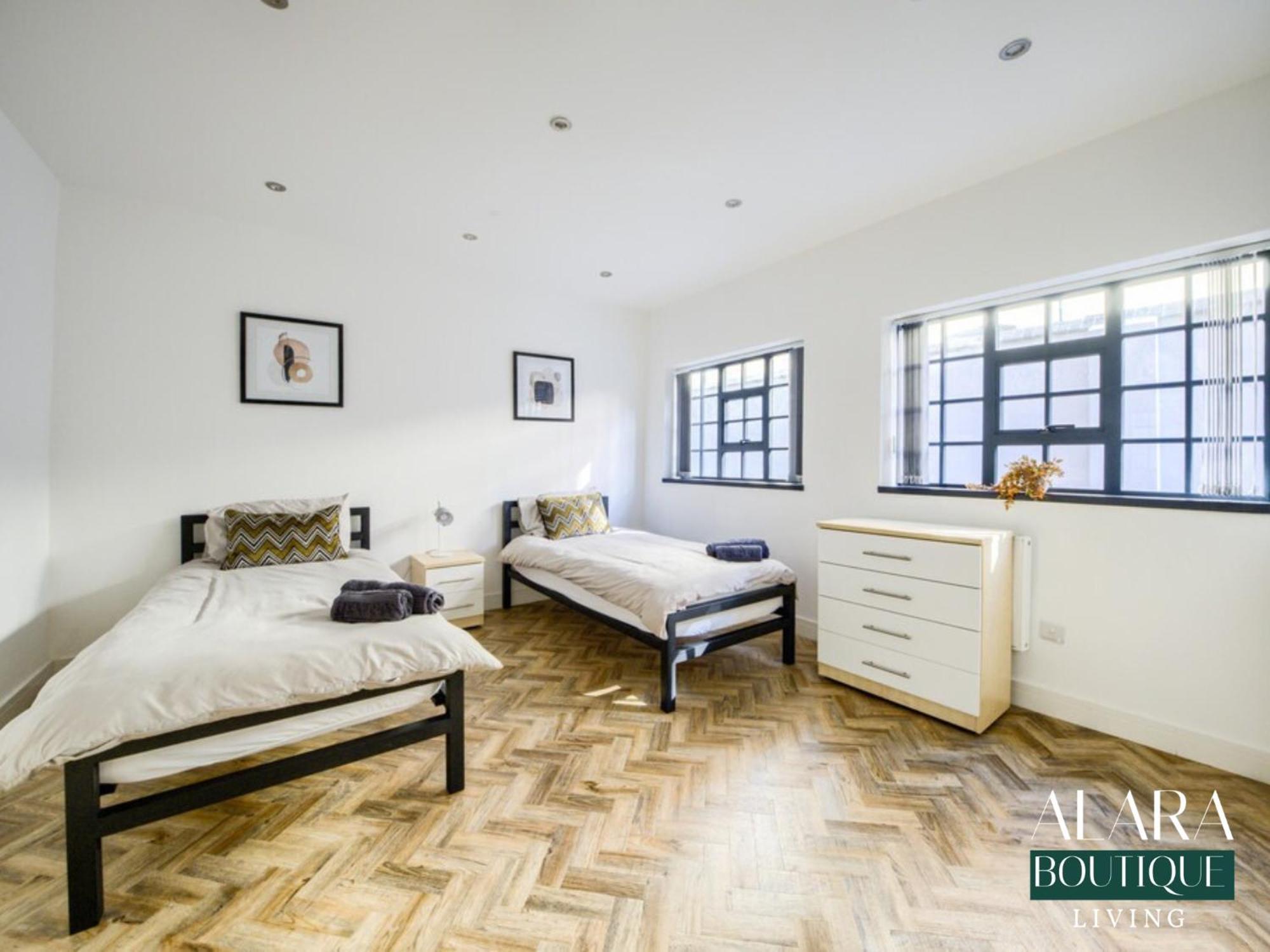 Luxury 3 Floor Townhouse Birmingham - Alara Boutique Living Apartment Bagian luar foto